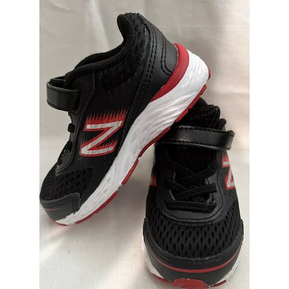 New Balance TODDLER Black/Red Size 5 - Picture 1 of 6